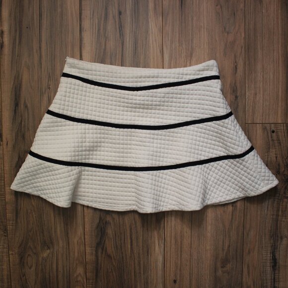 White w/ Black Stripe Quilted Flare Skirt XS - Picture 1 of 3